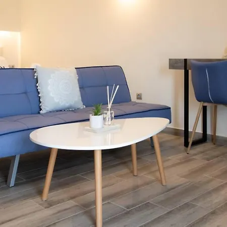 Lägenhet Luxury House - Modern Top Floor Studio *