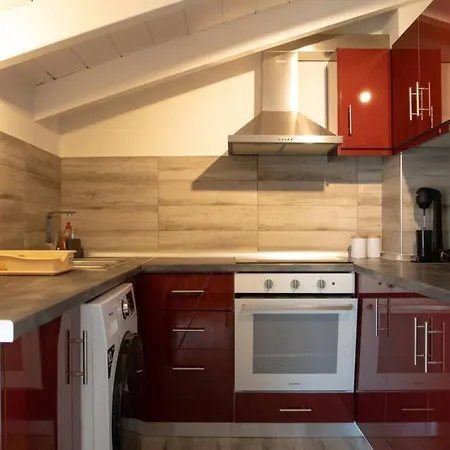 Luxury House - Modern Top Floor Studio