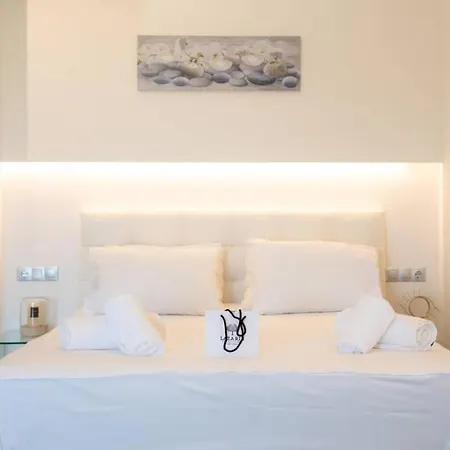 Luxury House - Modern Top Floor Studio *