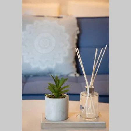 Apartment Luxury House - Modern Top Floor Studio