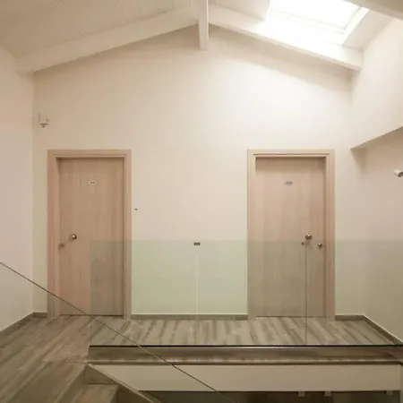 Luxury House - Modern Top Floor Studio *