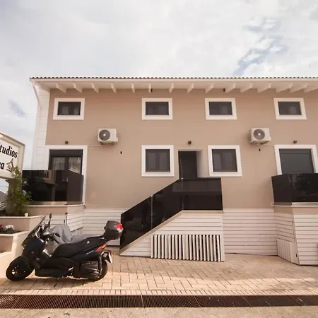 Lägenhet Luxury House - Modern Top Floor Studio