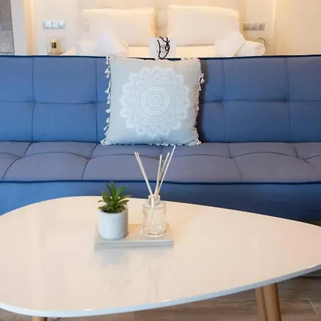 Apartment Luxury House - Modern Top Floor Studio *