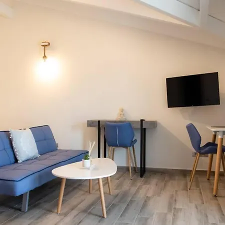 Luxury House - Modern Top Floor Studio Lägenhet